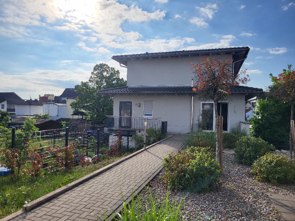 Ruhig gelegene 2-Zimmer-Erdgeschosswohnung in einem 4-Familienhaus (Baujahr 2018)